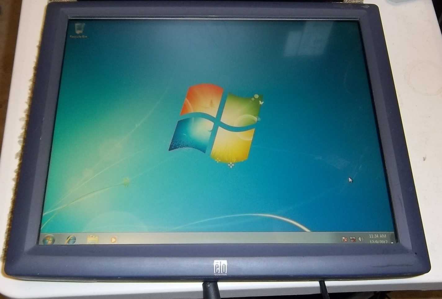 Used - 19 inch touch screen monitor ELO Touch Systems ET1920L 19 inch touch screen LCD monitors
